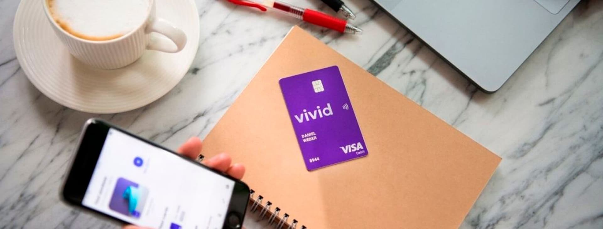 Banner In Italia arriva la neobanca Vivid Money: offre cashback in azioni su spese e investimenti